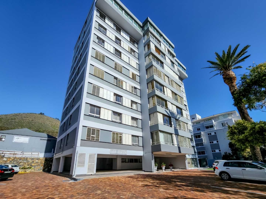 3 Bedroom Property for Sale in Green Point Western Cape